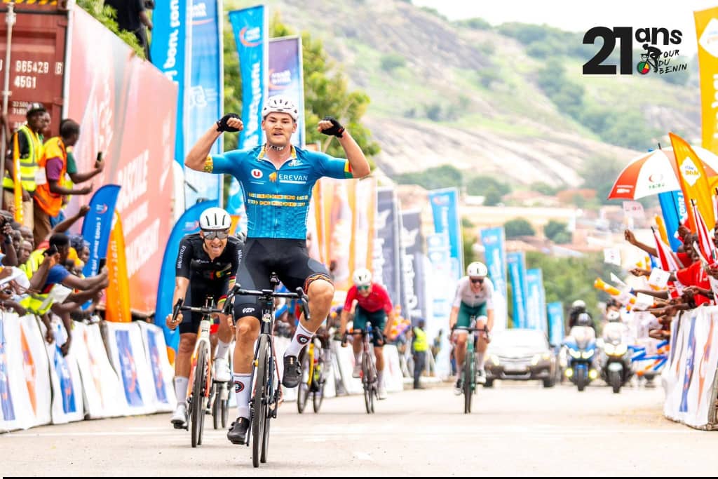 Tour du Bénin 2026 : le maillot jaune reste chez Team Bike AID