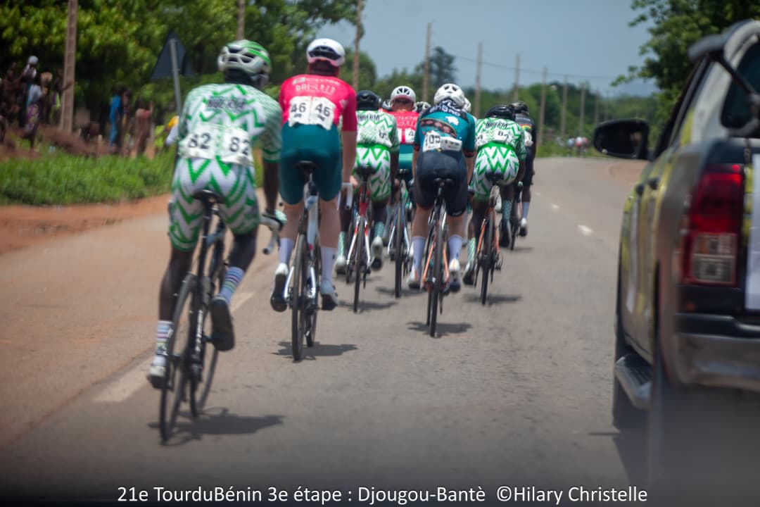 Tour du Bénin 2026 : Assal s’impose à Bantè, Belohvosciks ne lâche pas le maillot jaune
